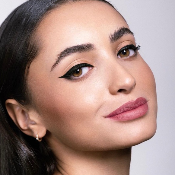 NARS Powermatte Lipstick AMERICAN WOMAN 112 - Picture 3 of 13